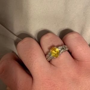 Beautiful yellow stone ring